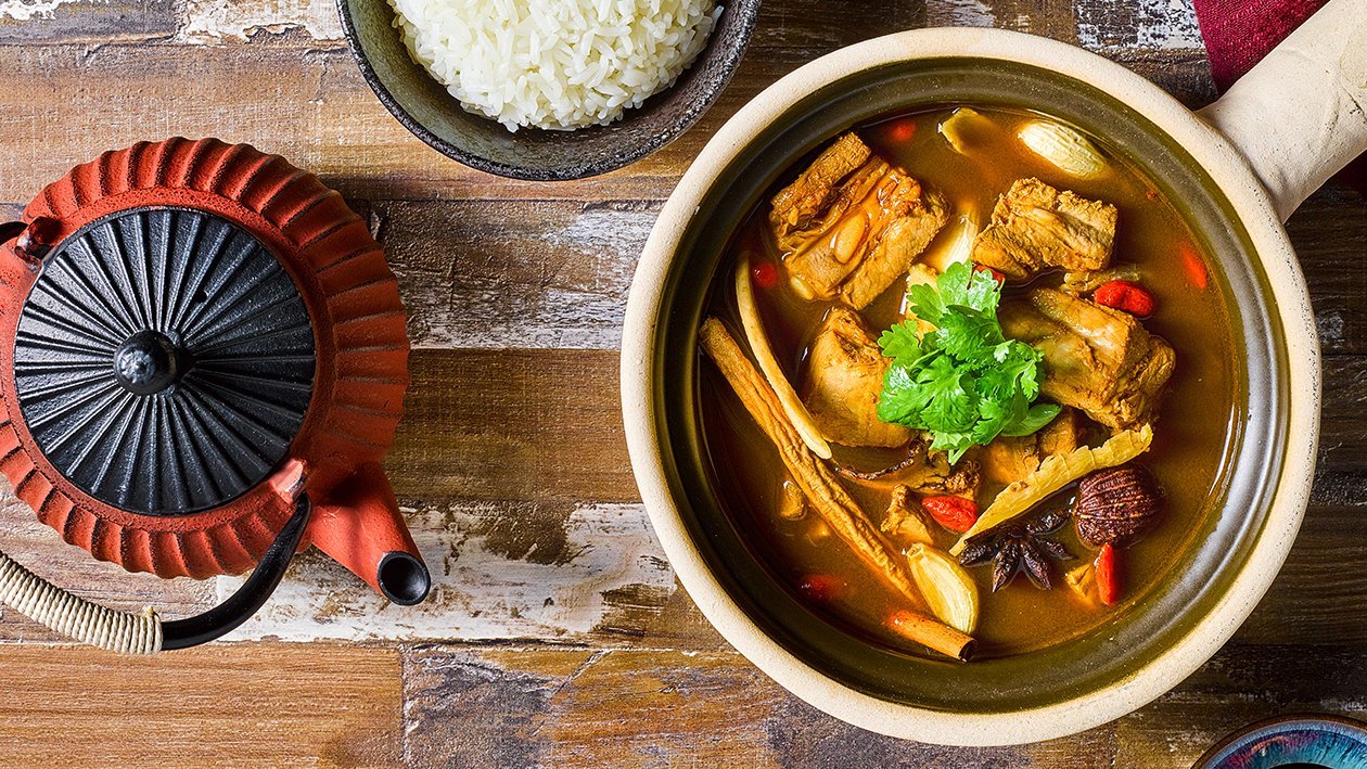 中药‘肉骨茶’