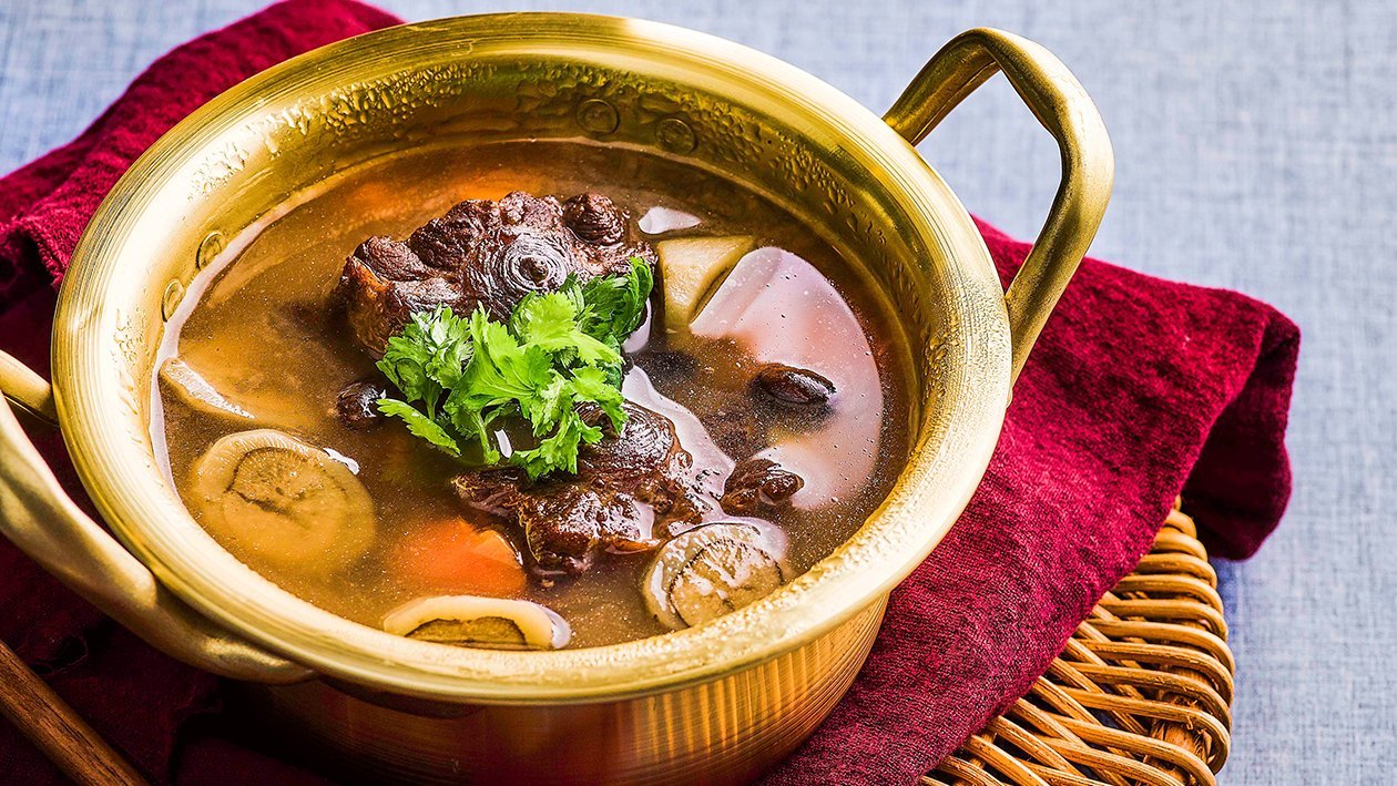 牛尾炖牛蒡黑豆汤
